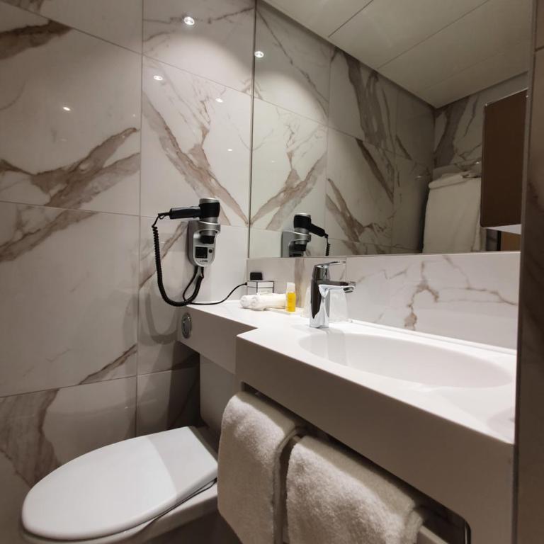 Nash Airport Hotel - Chambre Double ou Lits Jumeaux - 9