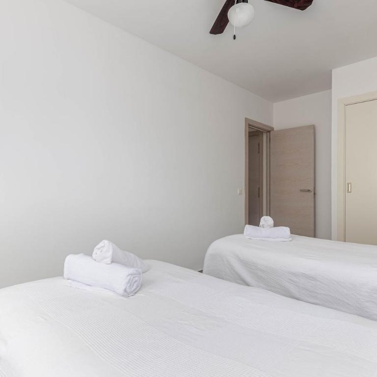 Acapulco Apartments - Apartment with Balcony - 5