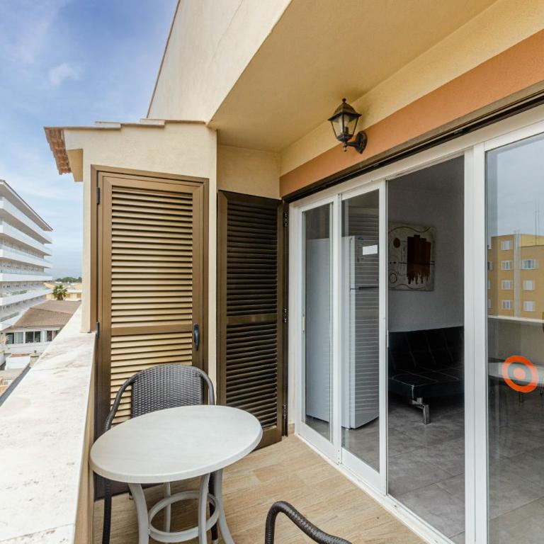 Acapulco Apartments - Apartment with Balcony - 3
