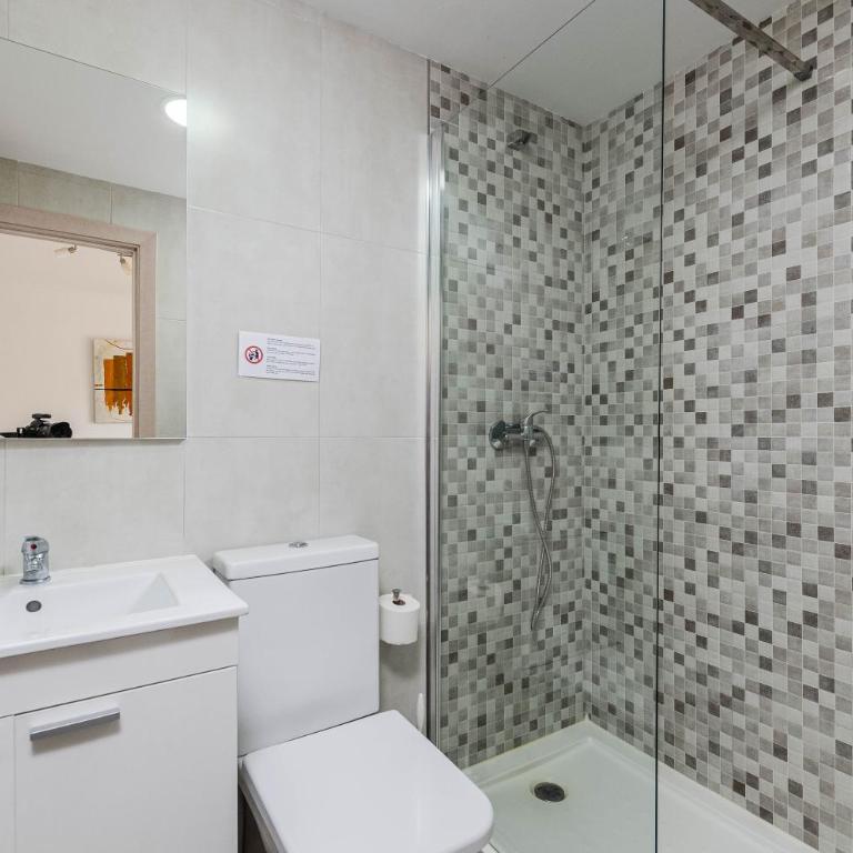 Acapulco Apartments - Apartment with Balcony - 2