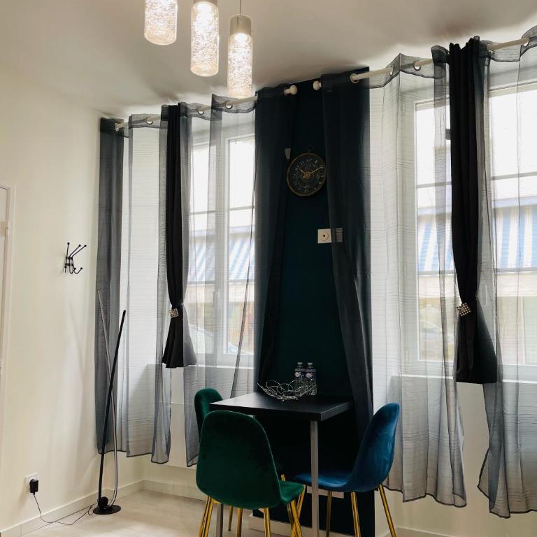 LE CAUBOUS Plein centre Appartement calme avec chambre et cuisine équipée - Studio Double Deluxe - 1