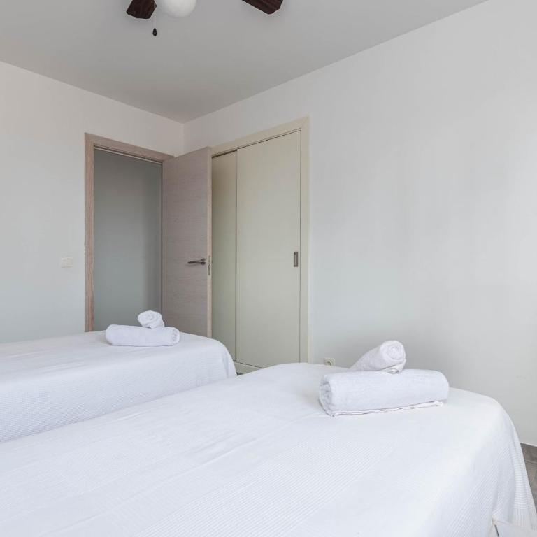 Acapulco Apartments - Apartment with Terrace - 16
