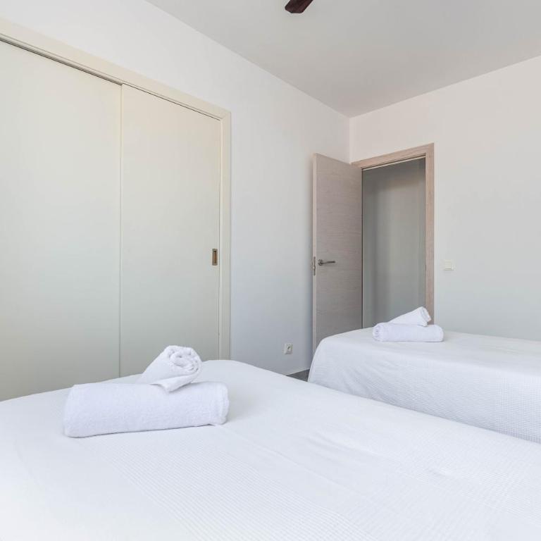 Acapulco Apartments - Apartment with Terrace - 11