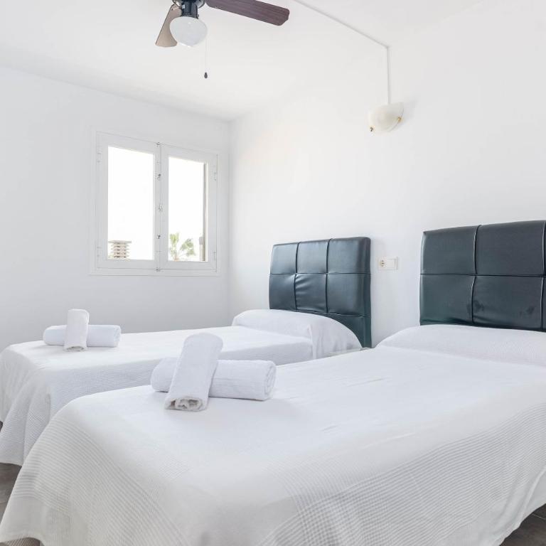 Acapulco Apartments - Apartment with Terrace - 13