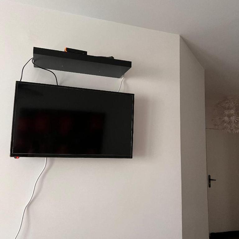 Appt à 10 min de Paris, 15 min a pied du SDF - Apartamento de 3 dormitorios - 15
