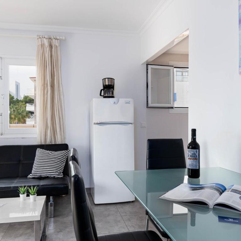 Acapulco Apartments - Apartment with Terrace - 9