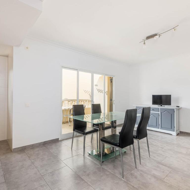 Acapulco Apartments - One-Bedroom Apartment - 10