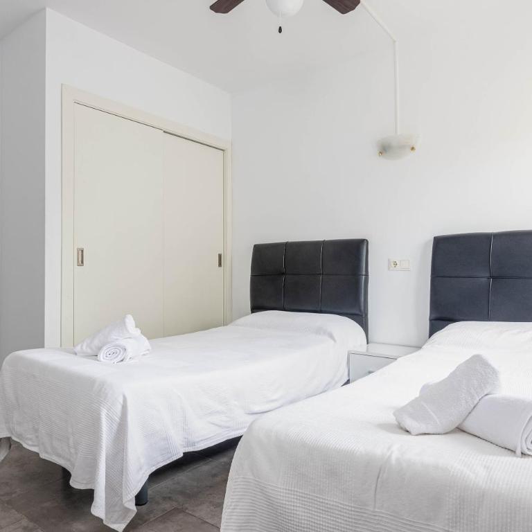 Acapulco Apartments - One-Bedroom Apartment - 13