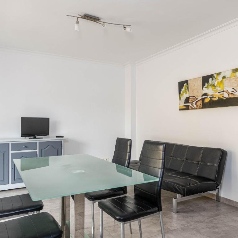 Acapulco Apartments - One-Bedroom Apartment - 6