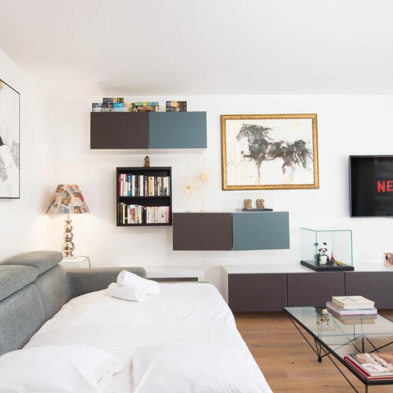 Spacieux appartement - Parking - Piscine - BV - Appartement 2 Chambres - 24