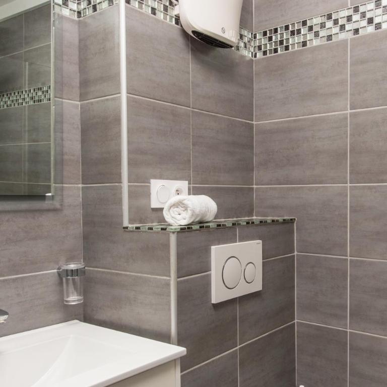 Spacieux appartement - Parking - Piscine - BV - Appartement 2 Chambres - 27