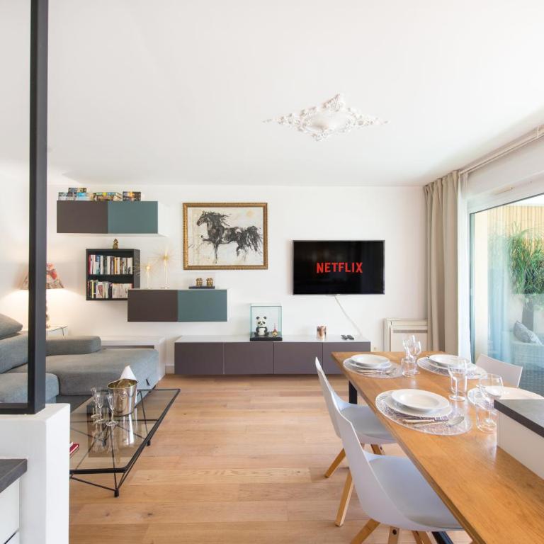Spacieux appartement - Parking - Piscine - BV - Appartement 2 Chambres - 17
