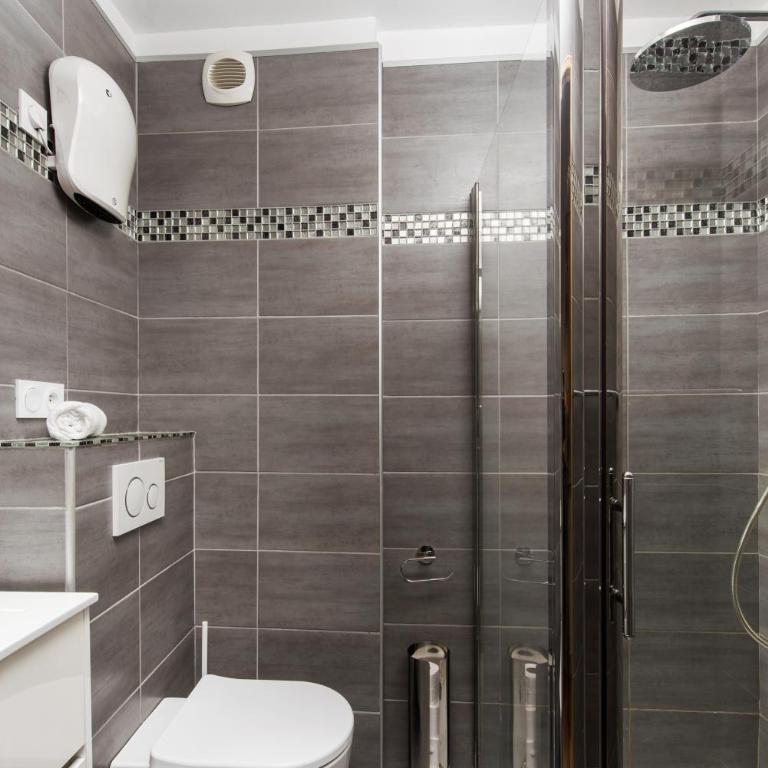 Spacieux appartement - Parking - Piscine - BV - Appartement 2 Chambres - 7