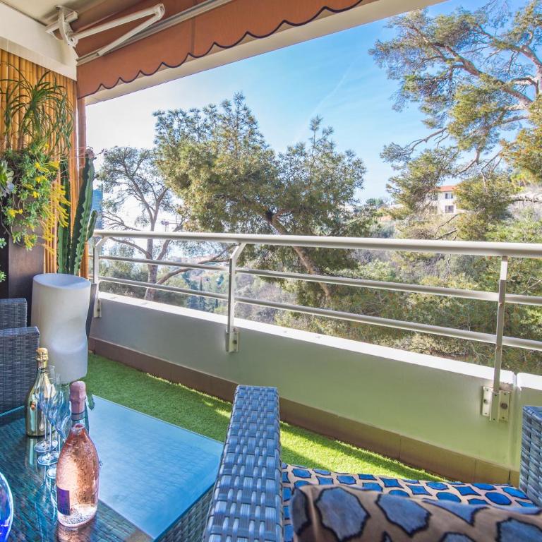 Spacieux appartement - Parking - Piscine - BV - Appartement 2 Chambres - 32