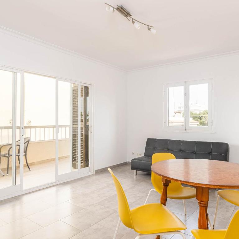 Acapulco Apartments - Apartment with Balcony - 1