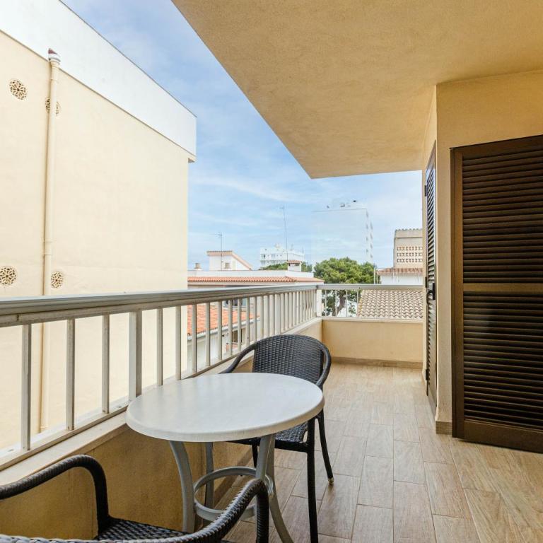 Acapulco Apartments - Apartment with Balcony - 10