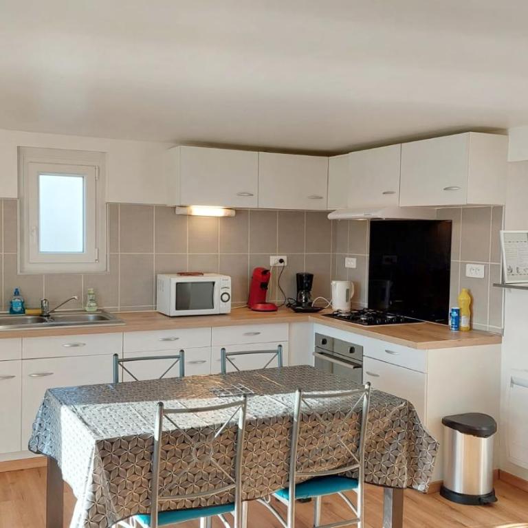 Gîte de France LA MARMOTTE avec terrasse privative proche du lac d'Aiguebelette - Appartement 2 Chambres - 6