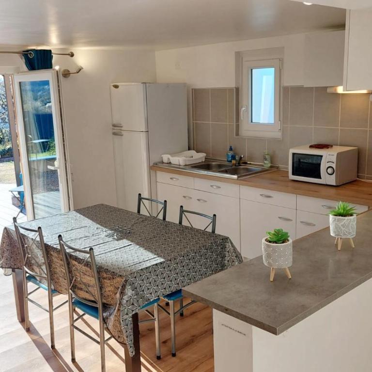 Gîte de France LA MARMOTTE avec terrasse privative proche du lac d'Aiguebelette - Appartement 2 Chambres - 10