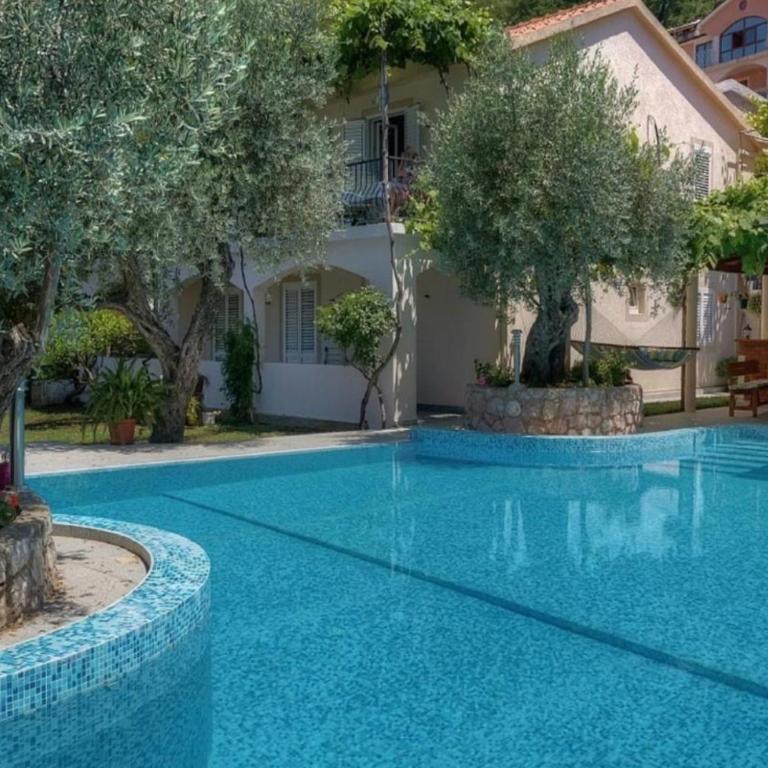 Gala’s Miracle Garden - Kuća s 5 Spavaćih Soba - 4