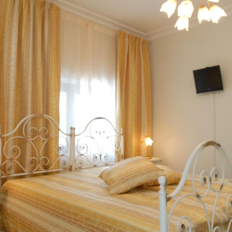 Villa Caramia - Camera Matrimoniale/Doppia con Letti Singoli con Bagno - 19
