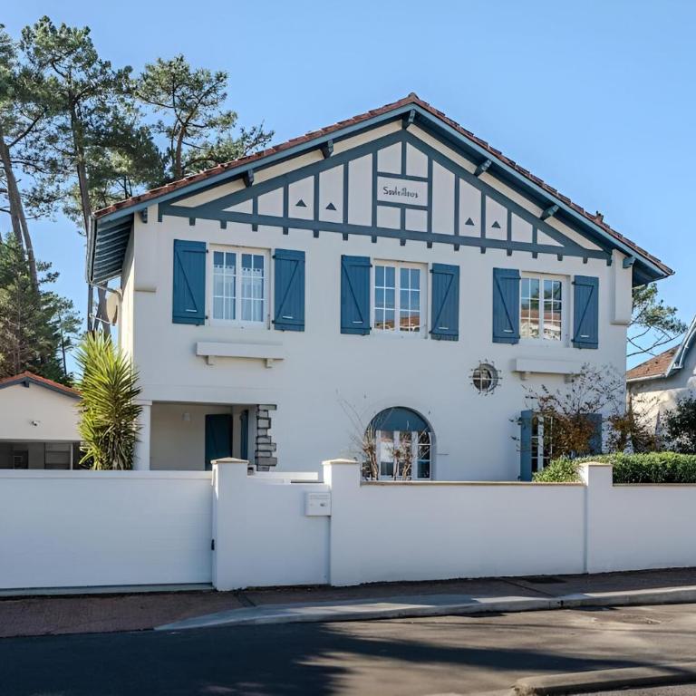 Villa Souleillous, basco landaise de prestige, 500m de la plage - Villa - 34