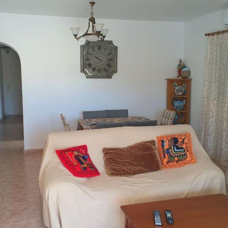 Casa Los Olivos, villa with a pool - Three-Bedroom Villa - 2
