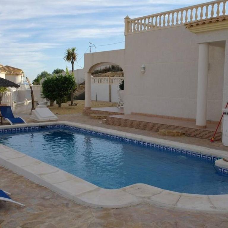 Casa Los Olivos, villa with a pool - Three-Bedroom Villa - 8