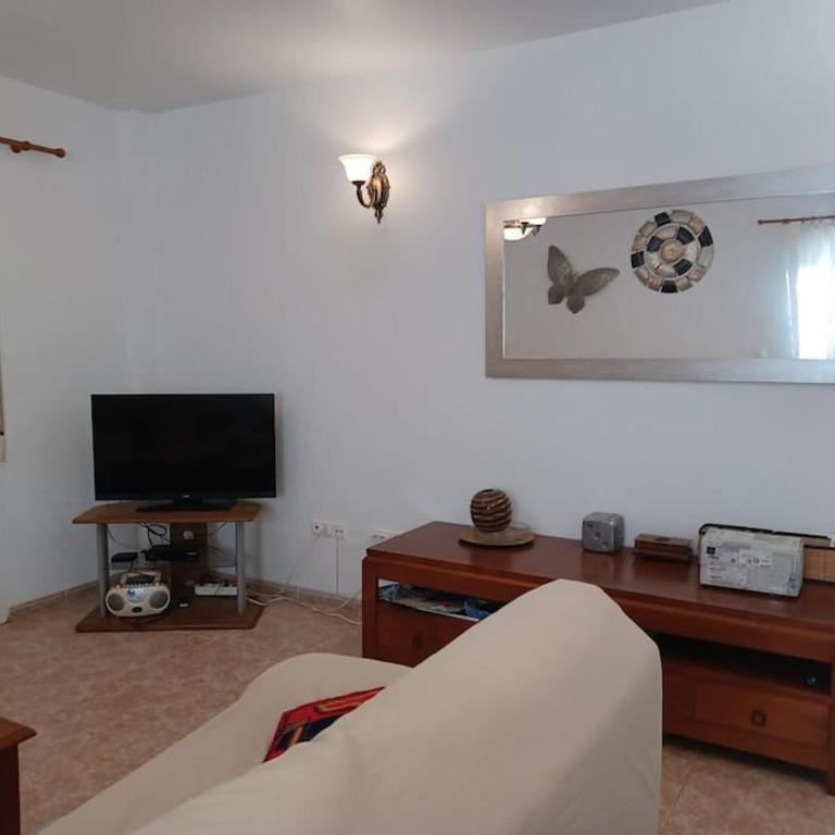 Casa Los Olivos, villa with a pool - Three-Bedroom Villa - 26