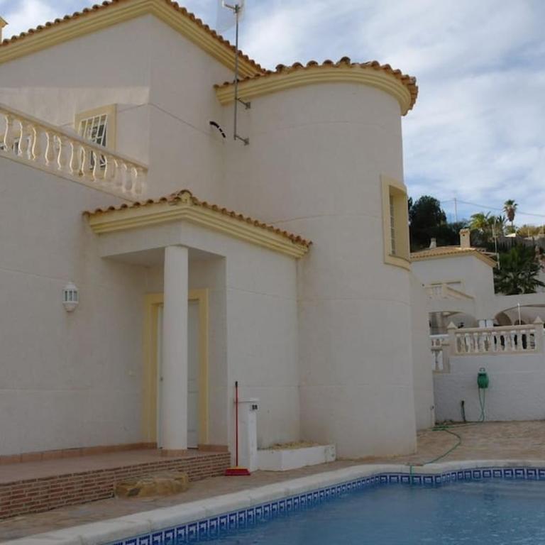 Casa Los Olivos, villa with a pool - Three-Bedroom Villa - 35
