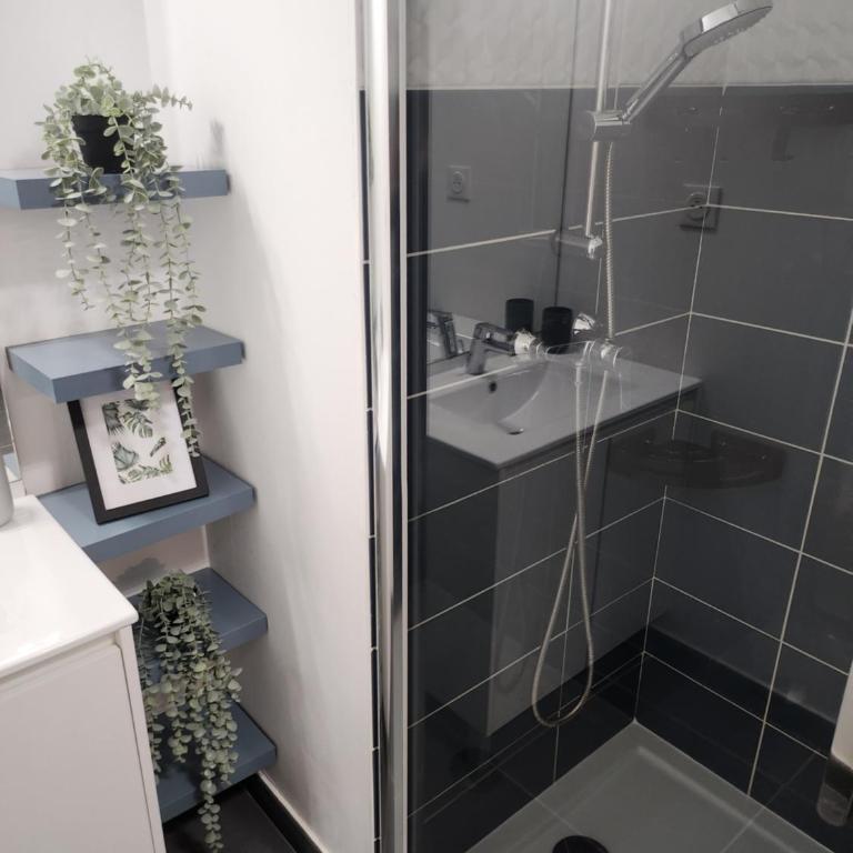 Proche Avignon centre, jardin & climatisation 4pers - Apartment with Garden View - 9