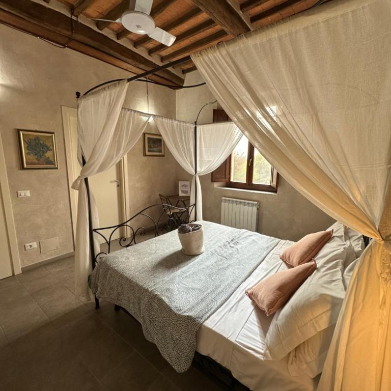 - Il Casale Toscano - 5 minutes by car from Pisa Tower - CHECK IN FROM 3 PM - Rooms only with fan - No breakfast & No fridge - Free parking - - Ampia Camera Matrimoniale - 2