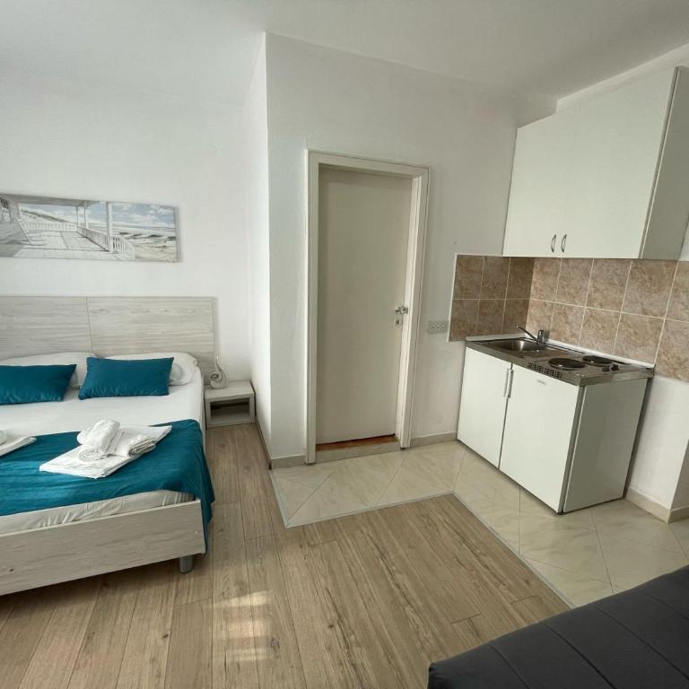 Molla Apartments - Standardna Trokrevetna Soba sa Pogledom na More - 3