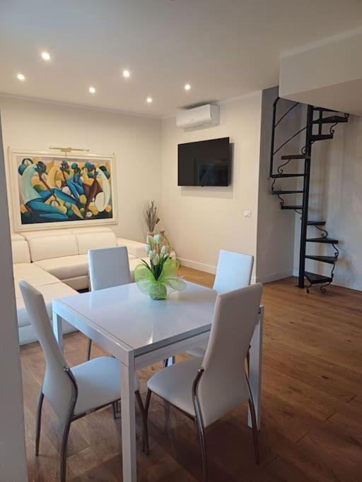 Antonella Luxury Suite - Three-Bedroom Apartment - 17
