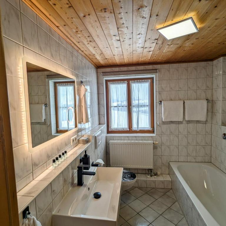 Ferienwohnung Alpenblick Dorner - VON MARTIN - Apartment mit 2 Schlafzimmern - 15