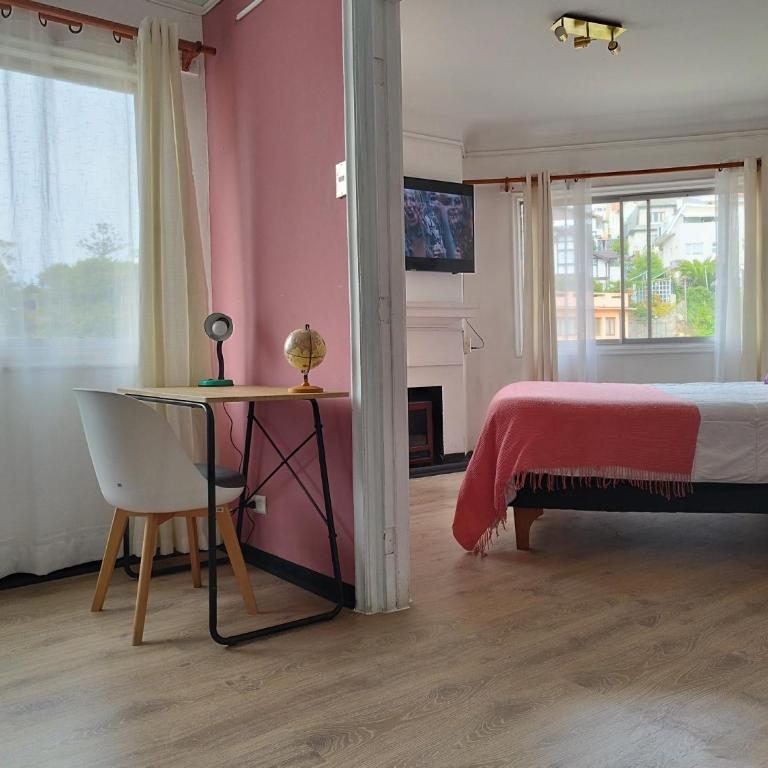 Hostal Casa Lhotse - Family Room with Private Bathroom - 5