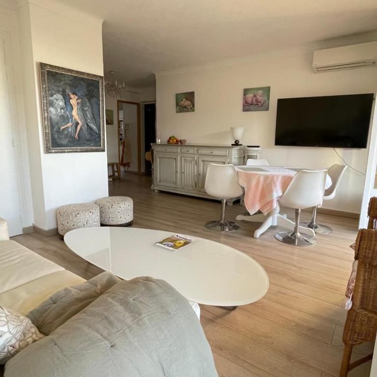 Comfortable and modern two bedroom - Appartement - 8
