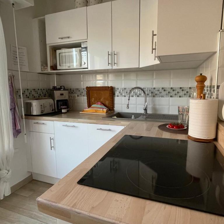 Comfortable and modern two bedroom - Appartement - 12