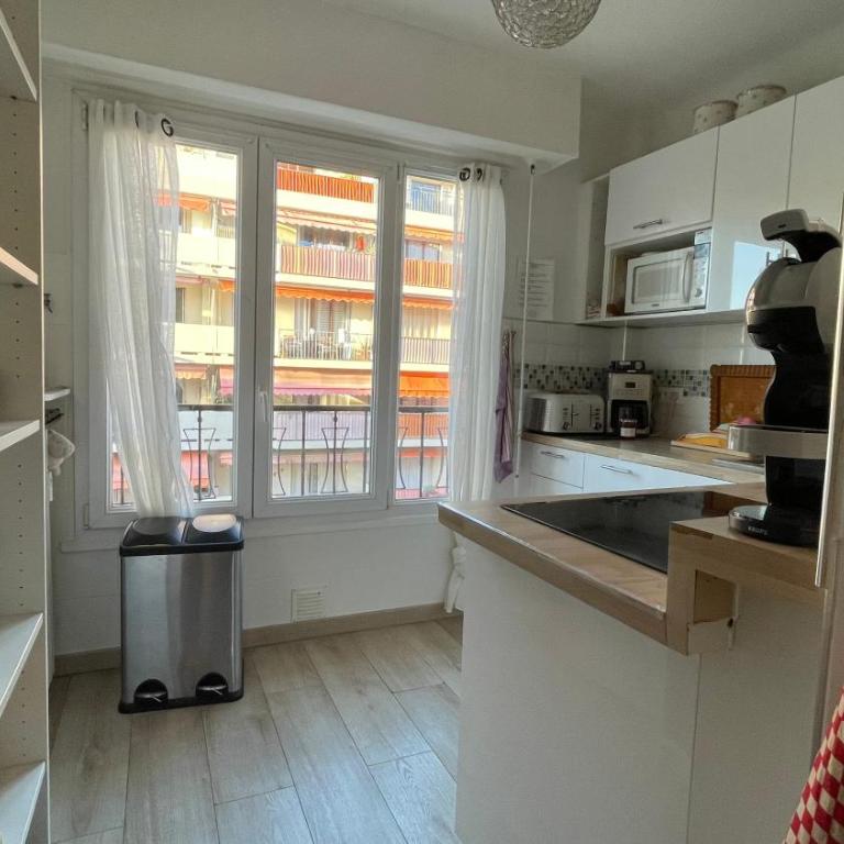 Comfortable and modern two bedroom - Appartement - 11