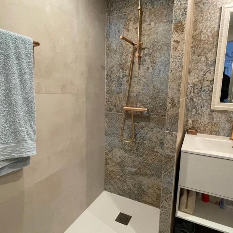 Comfortable and modern two bedroom - Appartement - 17