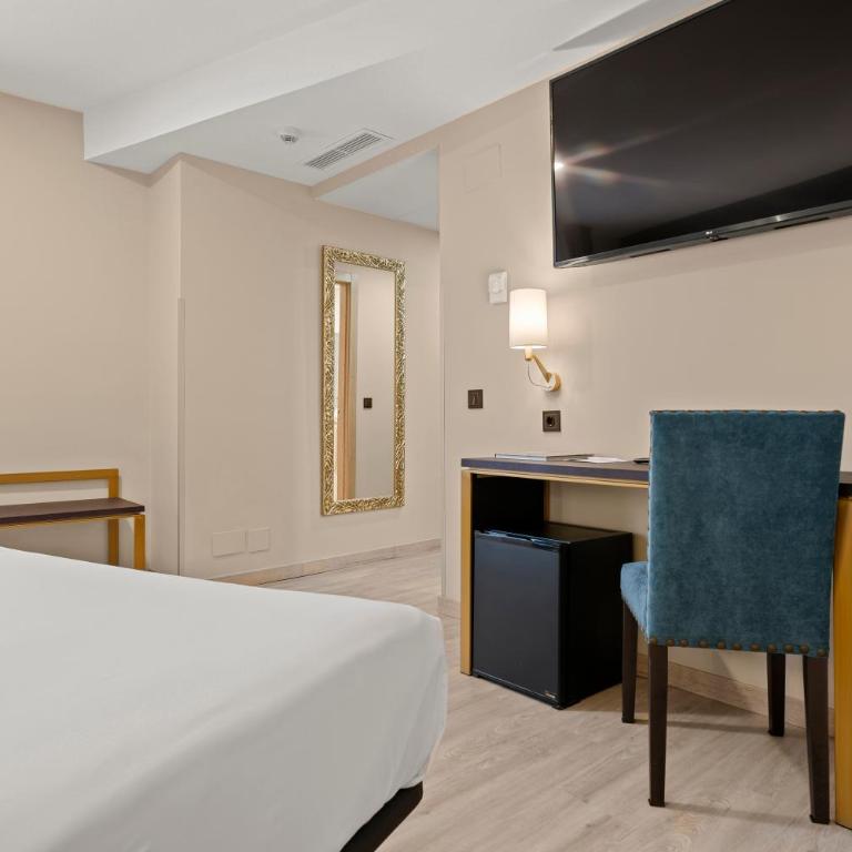 Hotel Zentral Ramiro I Oviedo - Habitación Doble con cama supletoria - 4