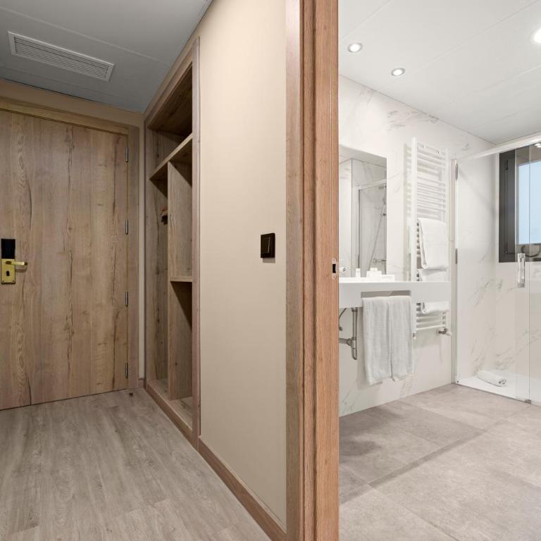 Hotel Zentral Ramiro I Oviedo - Habitación Doble con cama supletoria - 2