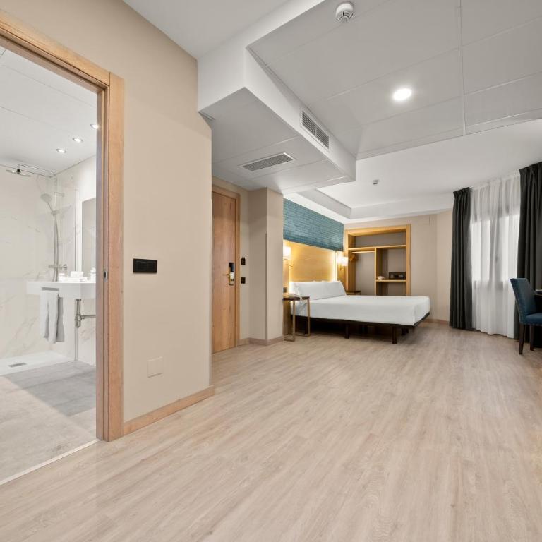 Hotel Zentral Ramiro I Oviedo - Habitación Doble con zona de estar - 9