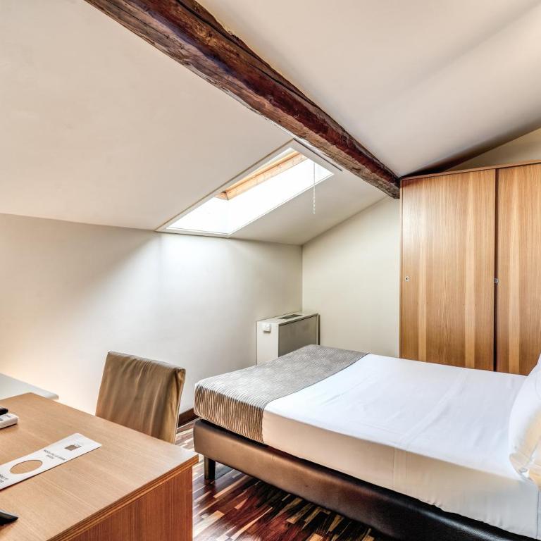 Albergo Firenze - Camera con Letto Matrimoniale alla Francese - Mansarda - 1