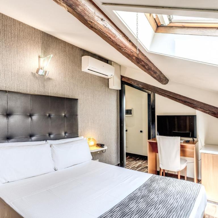 Albergo Firenze - Camera con Letto Matrimoniale alla Francese - Mansarda - 4