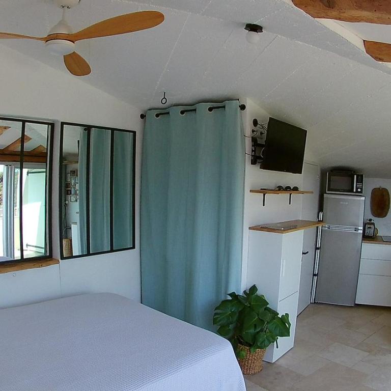 Studio le Nid, vue mer, village et collines avec terrasse - Studio - Vue sur Mer - 1