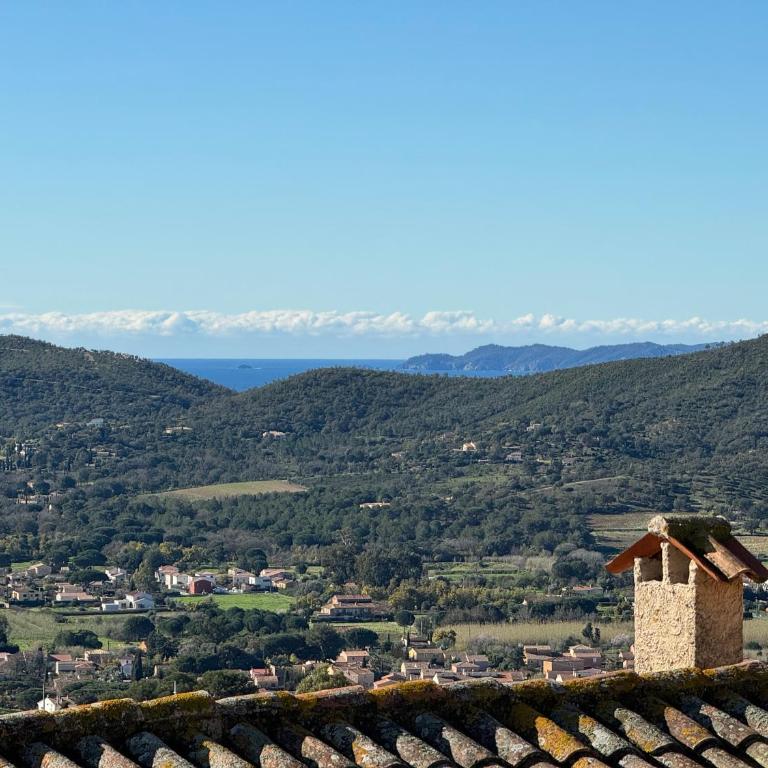 Studio le Nid, vue mer, village et collines avec terrasse - Studio - Vue sur Mer - 9