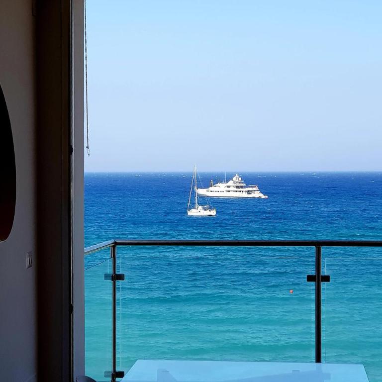 Beach Front Apartment In Giardini Naxos - Appartamento con 3 Camere da Letto - 6