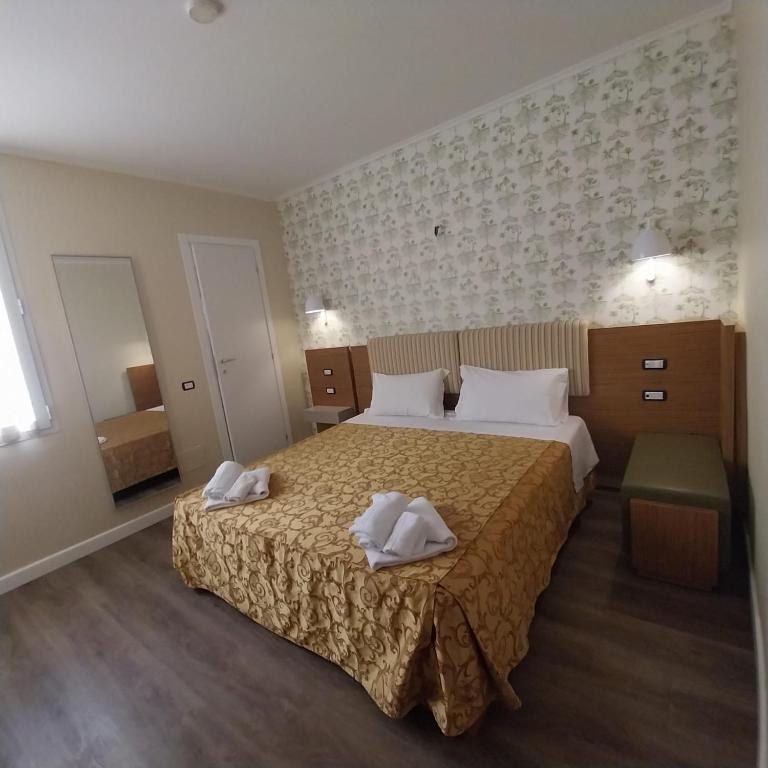 Hotel Montreal - Superior Family Room - 2