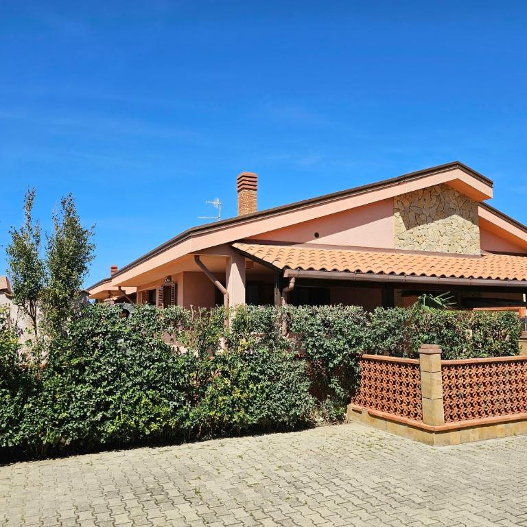 Costa Mediterranea Holiday Homes - Three-Bedroom Vacation Home - 4