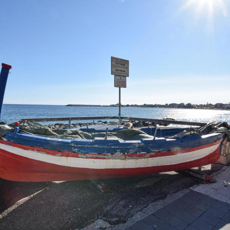 Beach Front Apartment In Giardini Naxos - Appartamento con 3 Camere da Letto - 28